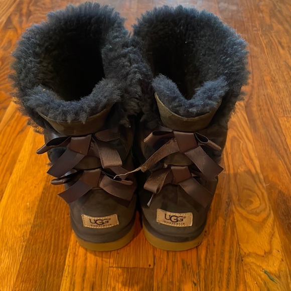 UGG Bailey Bow Boots with Bows in Back - Picture 1 of 8
